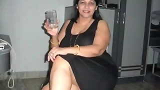 Madura adorando verga latina acaba mamando bien lento rico