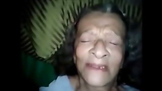 Mi amigo se coge a su abuela